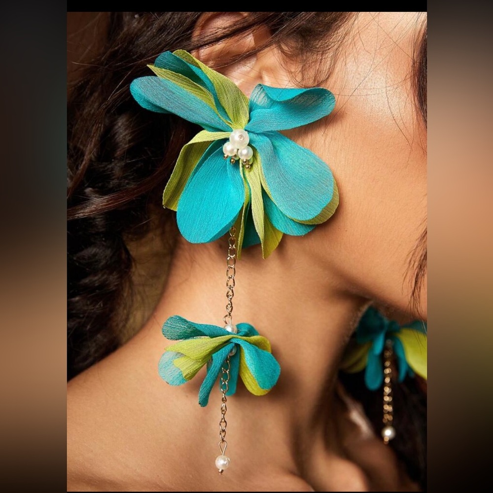 New Trends hand made Flower Decor Drop
Earrings